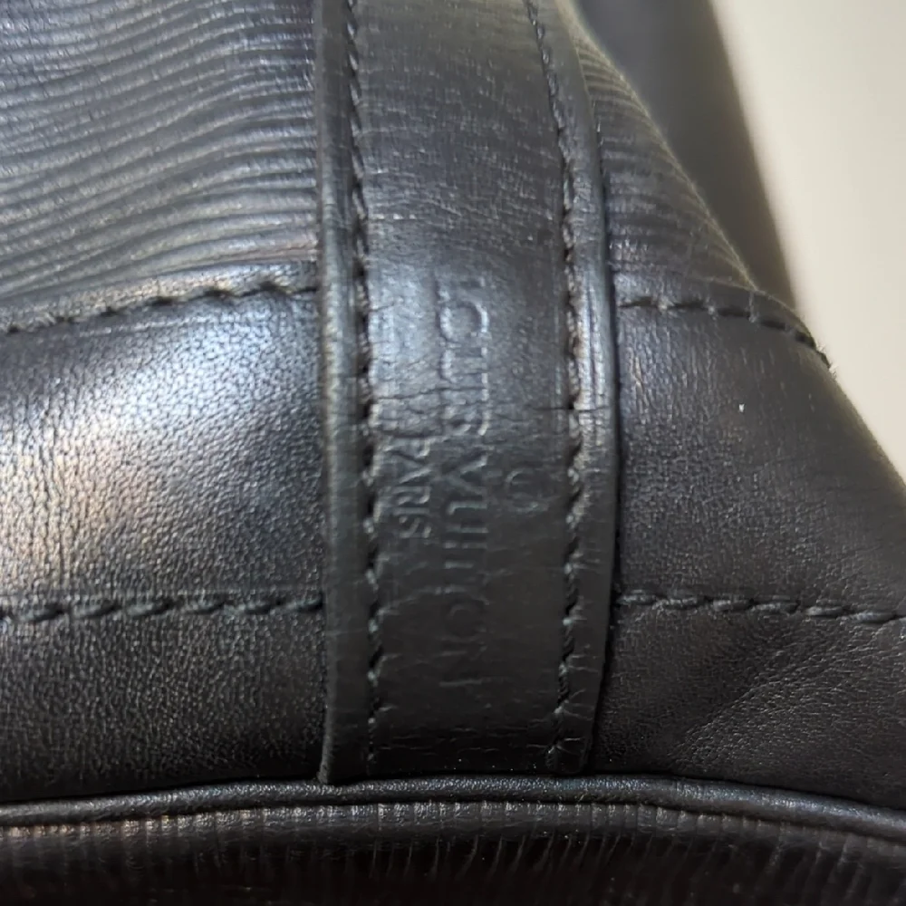 Louis Vuitton Black Epi Bucket Bag Vintage 80s - Picture 10 of 11